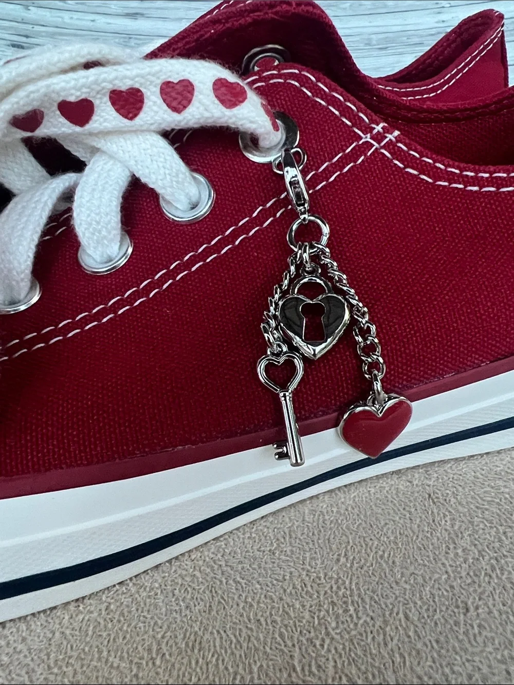 Converse Women's Low Top Sneakers in Burgundy with Heart-Print Laces